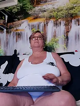 צ'אט XXX בשידור חי של QueenPammy1