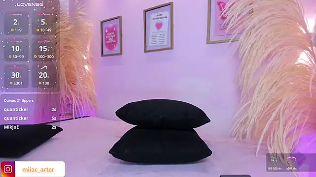Chat +18 de MiaaCarter_ ao vivo