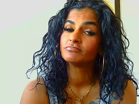 XXX chat uživo modela Indiansavage1