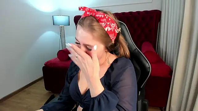 EllaBells élő XXX-chatje