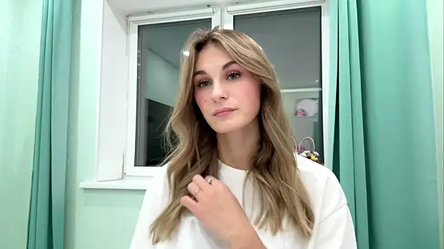 LianaLuecke - sexy lips bite