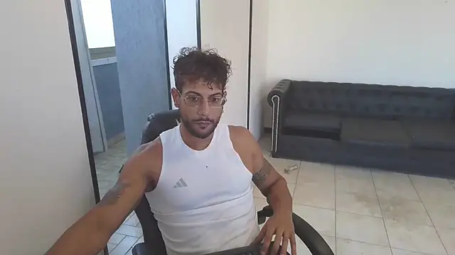 ItalianShadow Chat XXX live