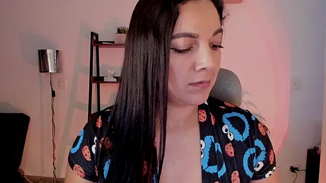 צ'אט XXX בשידור חי של urcute_kitten