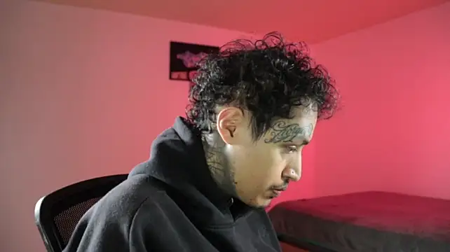 trieone's Live XXX Chat