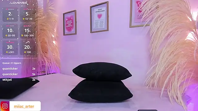 XXX chat uživo modela MiaaCarter_