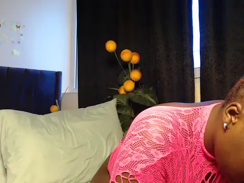 curvy_zara