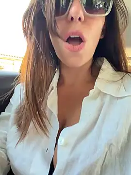 Sara87Show4U - topless in auto