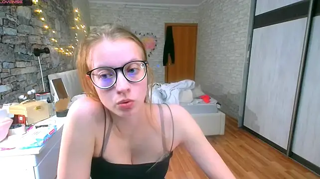 __Aphrodita__wow__ Adlı Modelin Canlı XXX Sohbeti