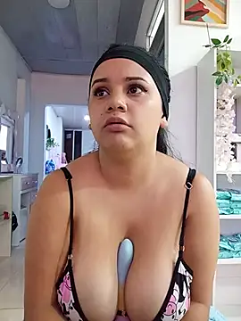 NahomyEvans - Suck my tits