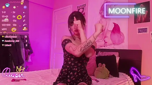 moonfiredancer élő XXX-chatje