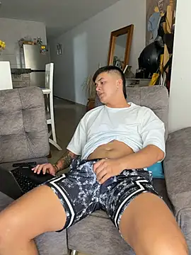 Christopher_stronggn Live XXX chat