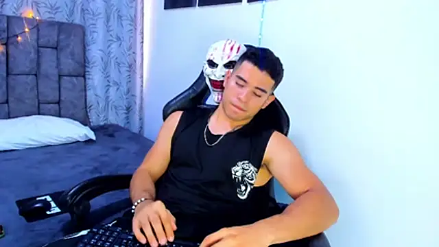 DarellTheseo live XXX chat