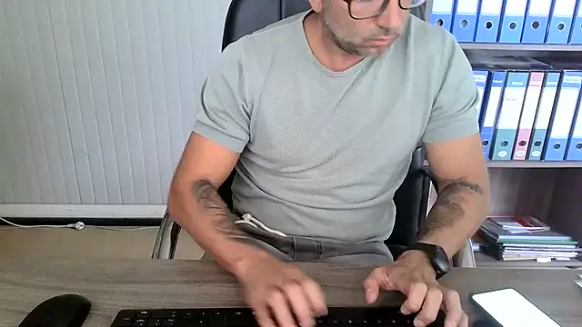 צ'אט XXX בשידור חי של Evasionee