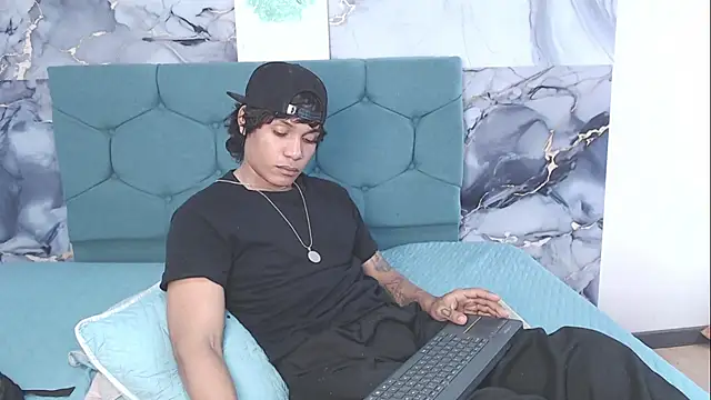 MaximilianRoth's Live XXX Chat