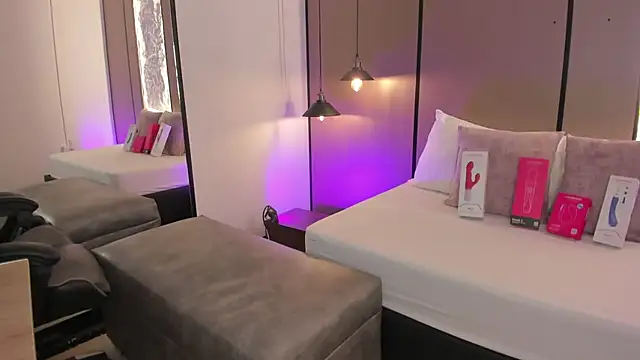 lilly_ass_'s Live XXX Chat