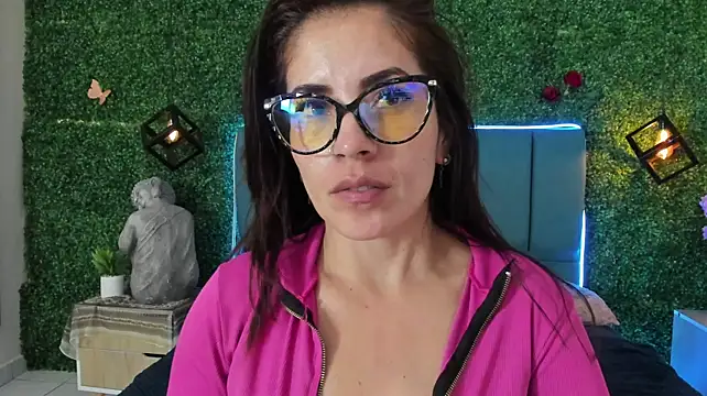 XXX chat uživo modela Linagh_