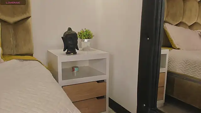 Aurora_MonroeJS - Smak my ass
