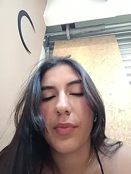 ViolettaWalton1 - I show boobs to co-worker