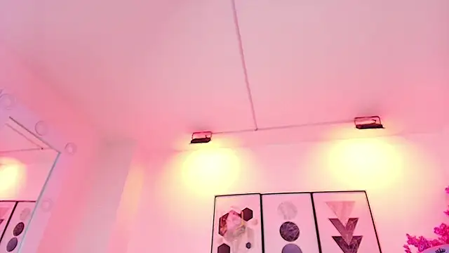 Maddie_T18's Live XXX Chat