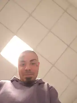 Berti3128 – Naživo XXX chat