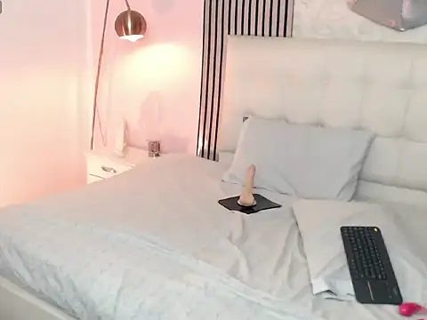 RoxyWilde - take off my bra