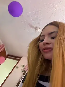 ChloeCollins__ - I MASTURBATE TILL I SQUIRT!!