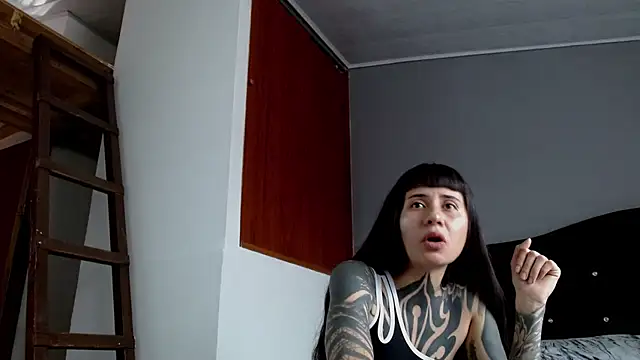 Emilia_1995's Live XXX Chat