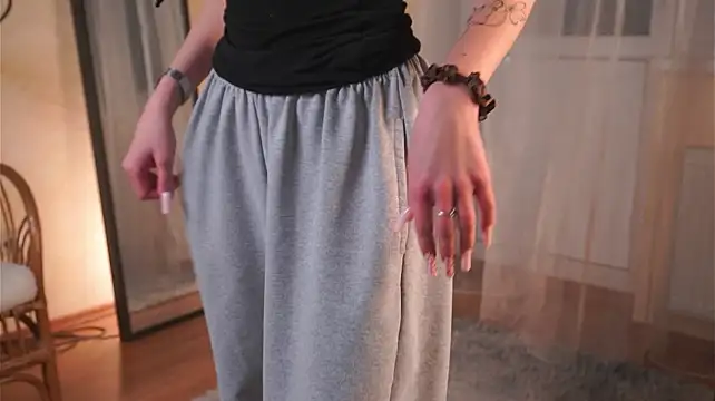 HarrietElrick - Show my belly close