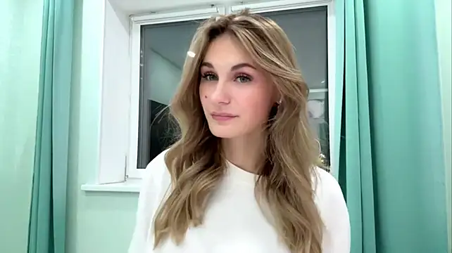 LianaLuecke - little lips bite