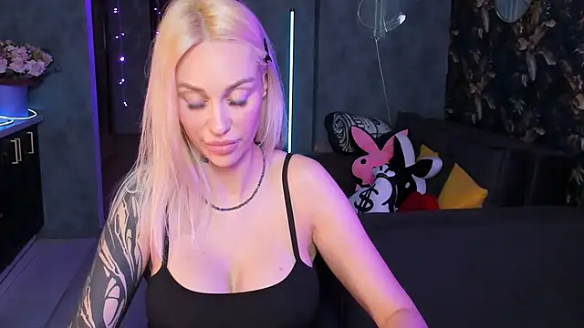 XXX chat uživo modela Blckmirrorr