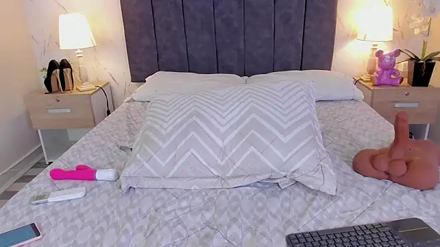 Emilly_Beaumont - fingers in my pussy