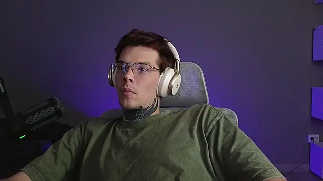 צ'אט XXX בשידור חי של DENIS_HERE