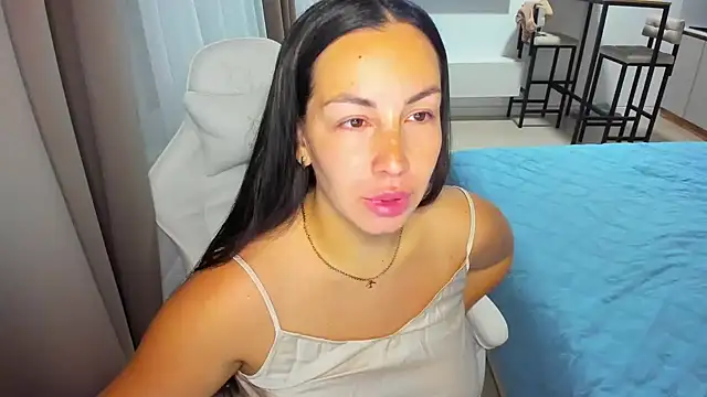 AvisFlowers Adlı Modelin Canlı XXX Sohbeti