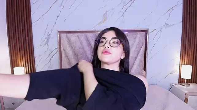Amelie_saenz - LICK MY FINGER
