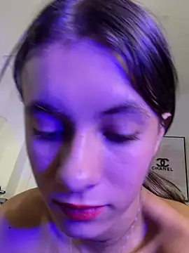 JuliaColemann Adlı Modelin Canlı XXX Sohbeti