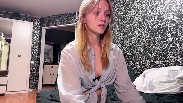 KaseyVentur - Wiggle ass skirt up!