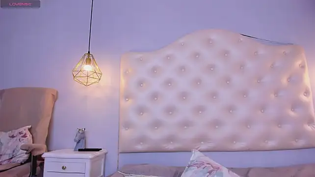 Ninaavelvett - ONE FINGER IN MY ANUS+ SPANK ASS