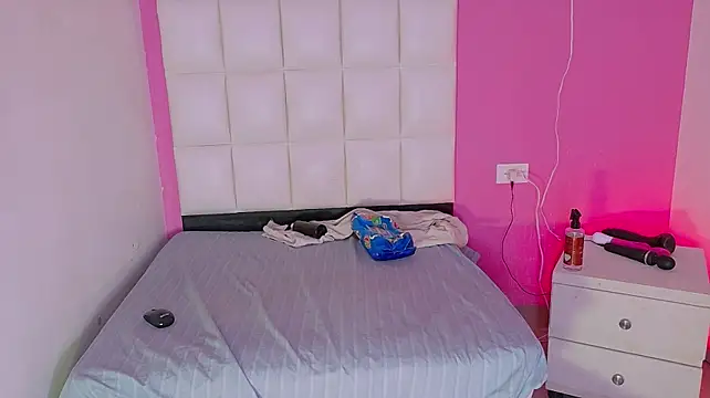 Alanna_hot3 - oil on my delicious ass 😈