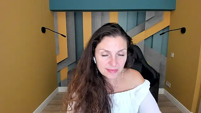 EllaLong's Live XXX Chat