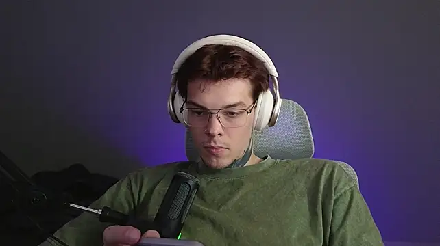 DENIS_HERE live XXX chat