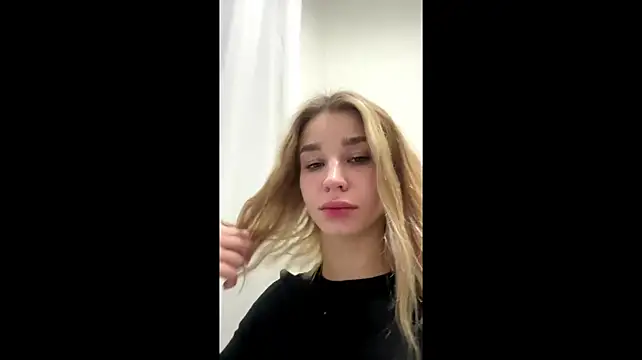 PickmeGirl - Blow kiss close to cam