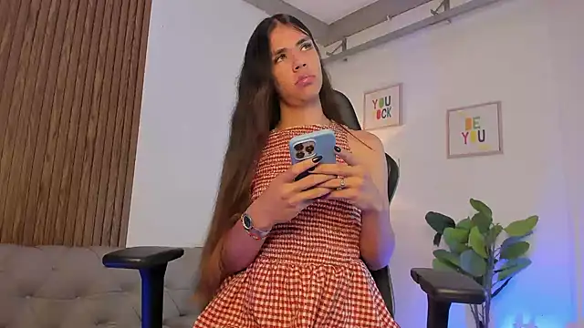EmmaBlake1 Adlı Modelin Canlı XXX Sohbeti