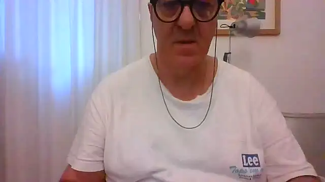 Chat +18 de ANONIMO7735 ao vivo