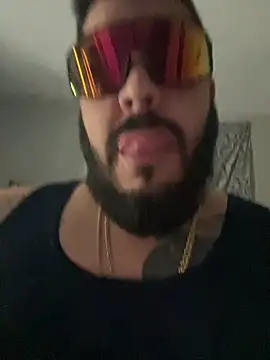 GLOGLOGLOOOO élő XXX-chatje