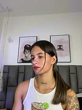 JuliaColemann Adlı Modelin Canlı XXX Sohbeti