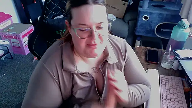 BBW-QUEENIE's Live XXX Chat