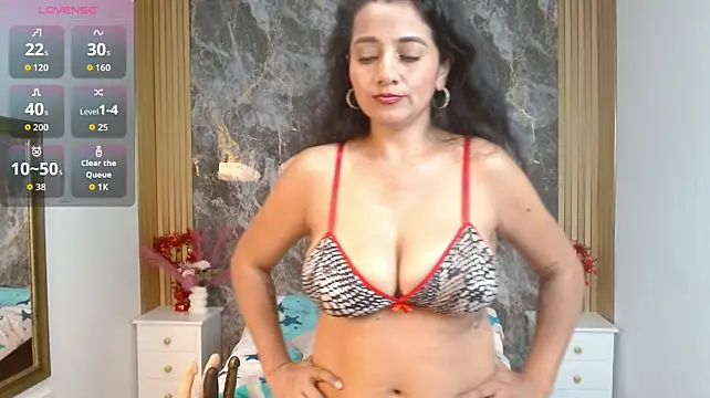Chat XXX en directo de CHARLOTTEJONES