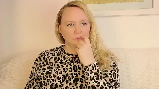 Sarah4you Chat XXX live