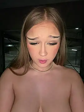Hannah-2007 - Pussy play (strangers around)😱😬😰