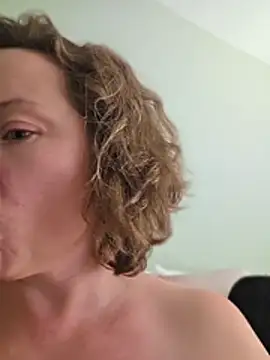 julimonroe's Live XXX Chat